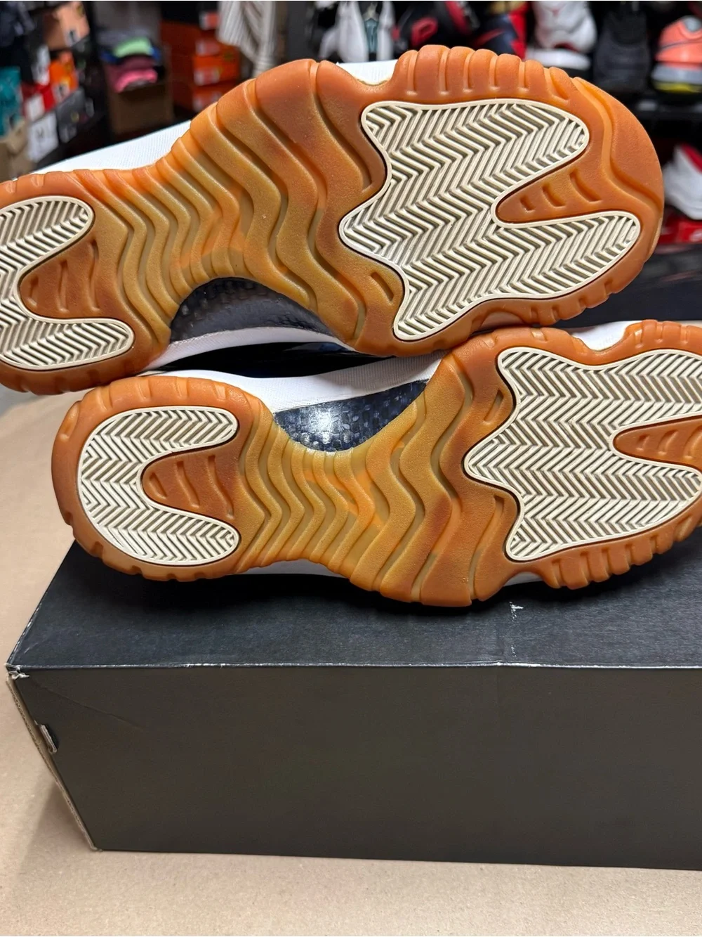 Nike Air Jordan 11 XI Retro Low Navy Gum Mens size 10.5 Basketball Shoes Rare!